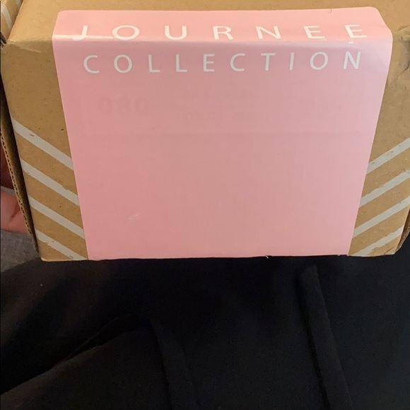 Journee Collection Red Vasek Sandals - Picture 7 of 7